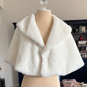 Elegant White Faux Fur Cape size S